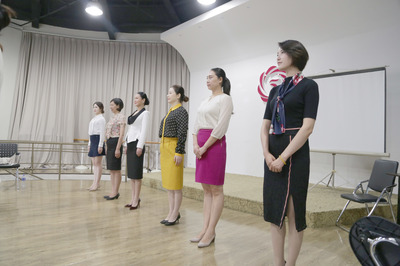 服務(wù)禮儀實(shí)訓(xùn)班今日開(kāi)班，提升專(zhuān)業(yè)素養(yǎng)正當(dāng)時(shí)